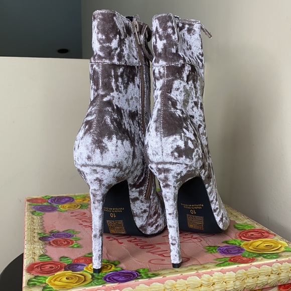 Jeffrey Campbell Elphaba Taupe Crushed Velvet Boot - Picture 5 of 10